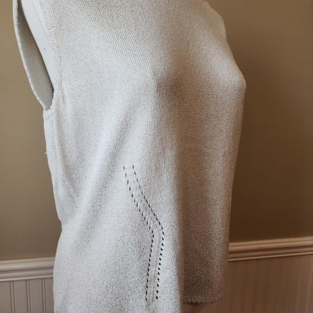 St. John Knits Silver And White Sleveless Shell